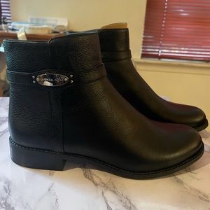 Women’s ankle booties